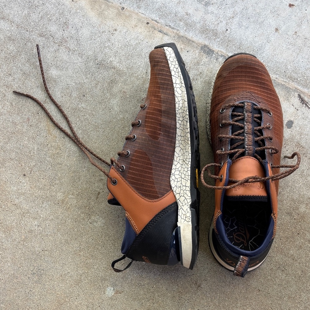 Danner desert outlook sneakers 9.5